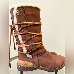 UGG Size 5, Cognac Wrap Laced Boot